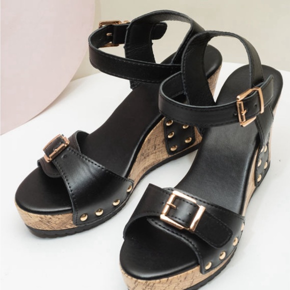 Black leather wedge sandals with buckle closure and cork wedge bottom. - Picture 6 of 6